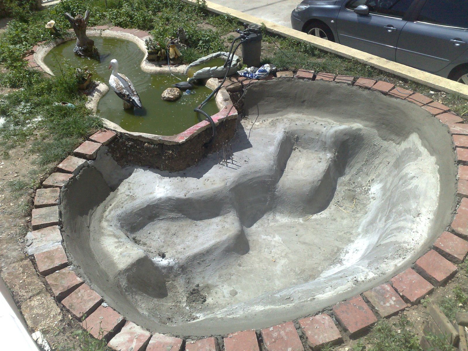 construire un bassin de jardin en béton