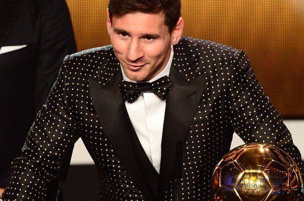 Leo-Messi-recibe-su-cuarto-Bal_54358878496_53389389549_600_.jpg