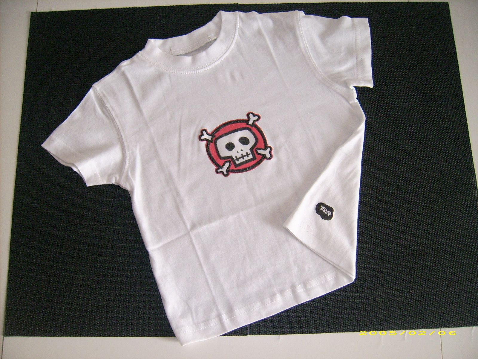 tee shirt avec tete de mort rigolote pour enfant tee shirt a l abordage