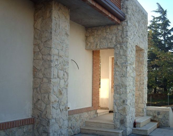 Rivestimento in pietra di muri esterni pavimenti,rivestimenti ... Esterni in pietra