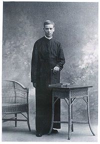 200px-Padre Saenz jovencito