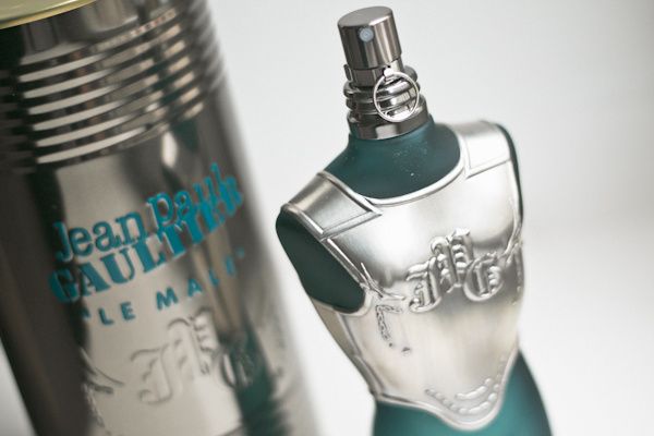 jean-paul-gaultier-parfum-le-male-armure-cemturion_.jpg