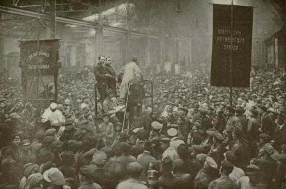 berckman--Assemblea-degli-operai-nella-fabbrica-Putilov-di-.jpg