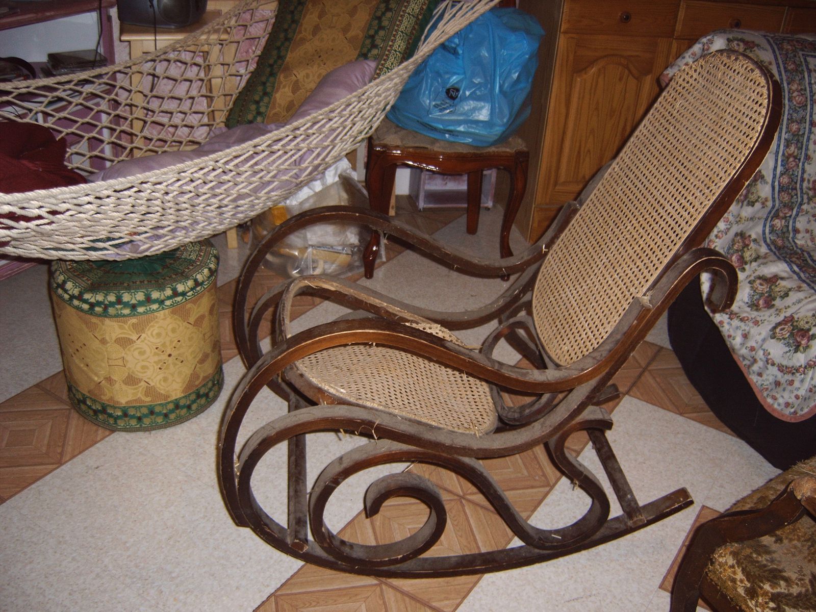 customisation d'un rocking chair plus qu'usé - Le blog de jovelin rachel