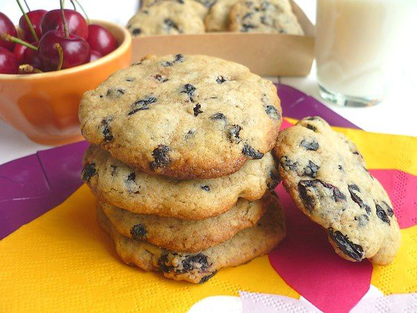 Cookies aux Cerises et Myrtilles Séchées