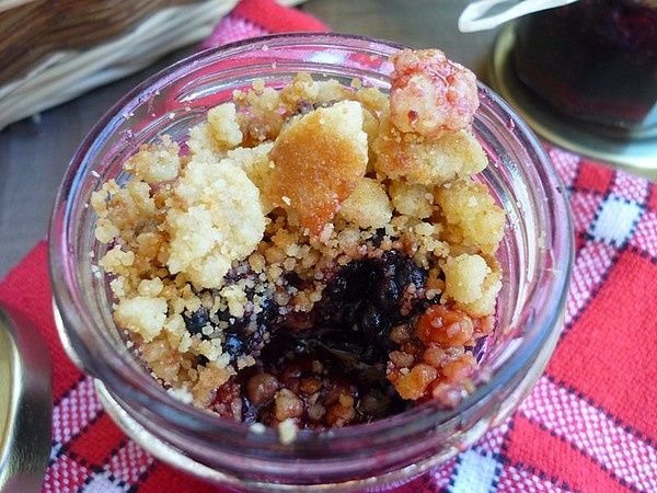 Dessus du crumble de Mûres