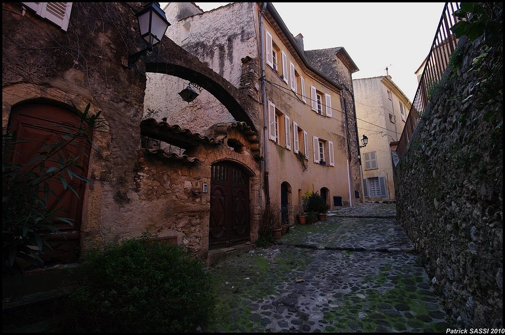 1735