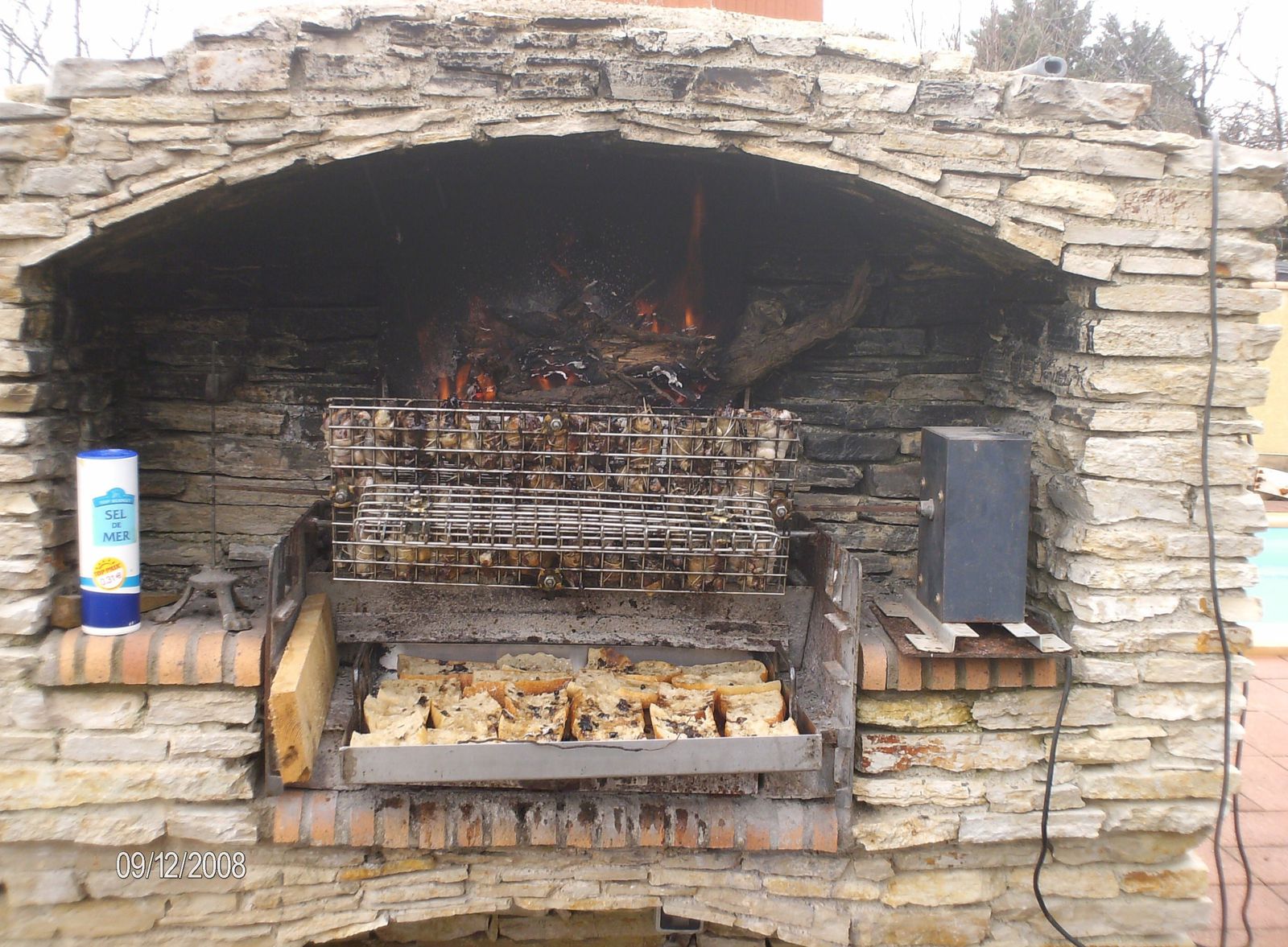 barbecue vertical en pierre