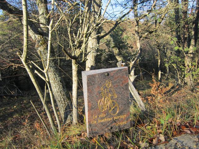 2011-11-novembre 3366-limouches-stele-gerard