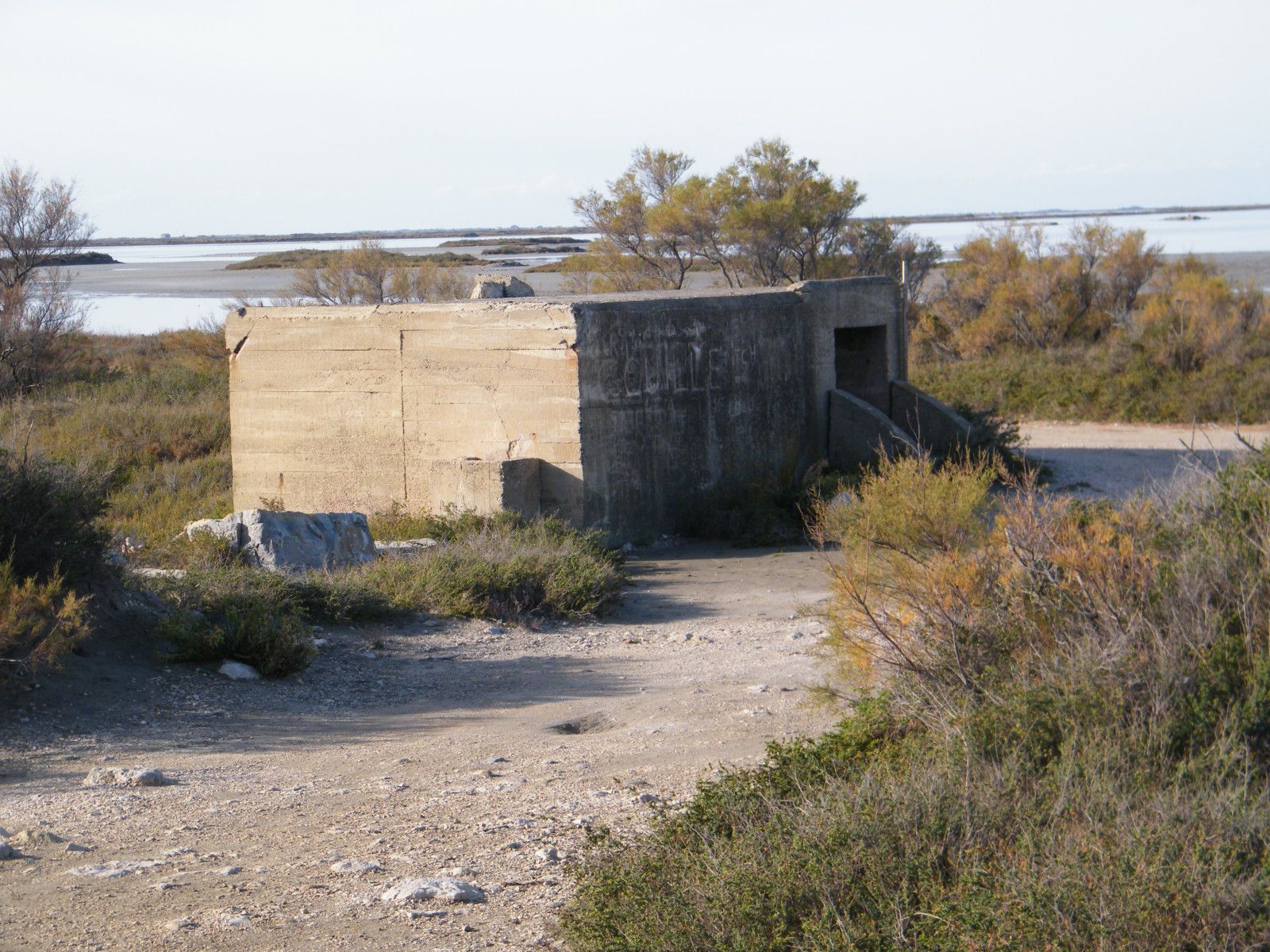 salins-du-midi-bunkers-038.JPG