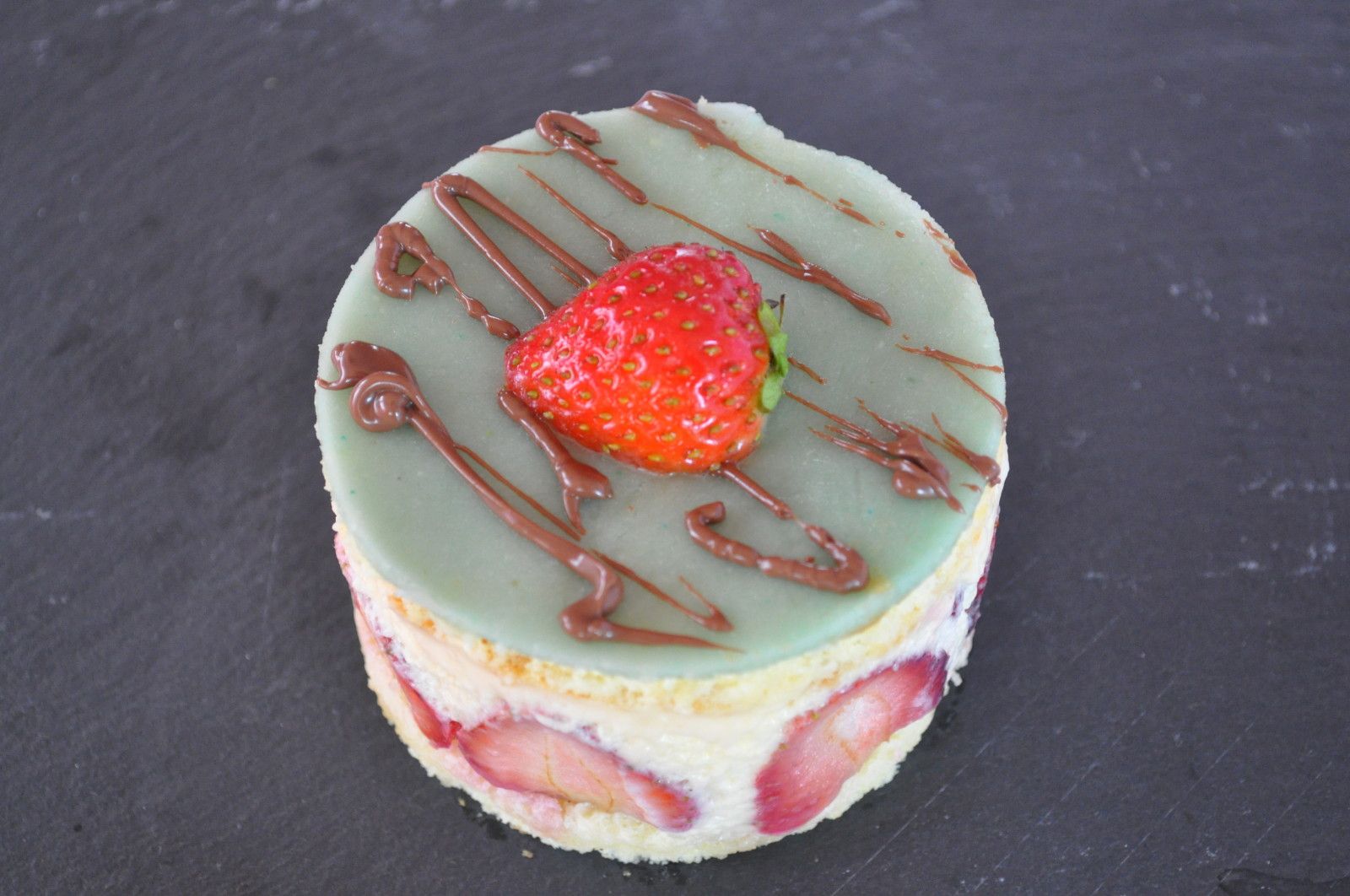 http://idata.over-blog.com/3/01/91/28/juin-2011/fraisier-mascarpone-1.JPG