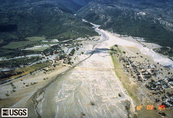 Ruiz85_aerial_lahar_armero_12-09-85_med.jpg