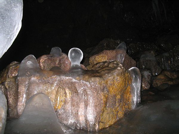 Grotta-del-Gelo----Gruppo-guide-etna-nord.jpg