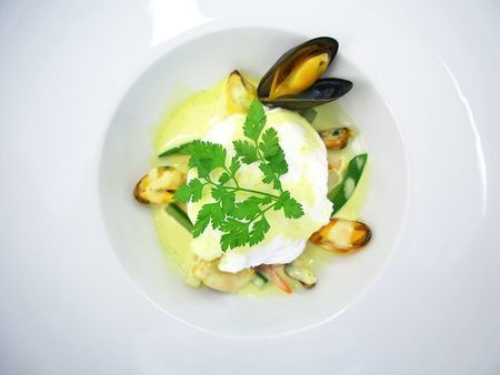 Oeuf_poch__en_marini_re_de_moule_au_curry3