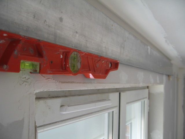 Poser des corniches en plâtre ou staff