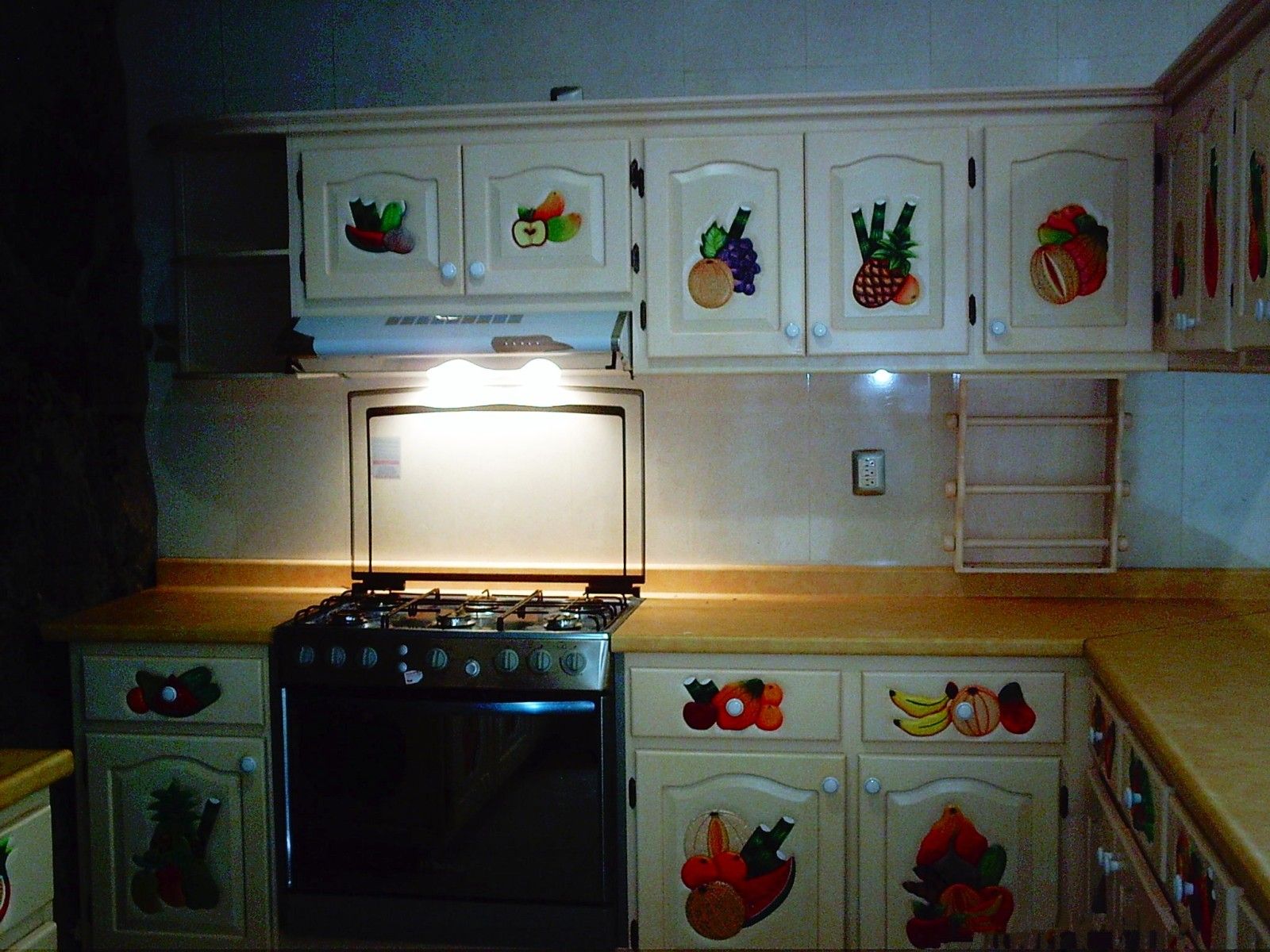 Muebles de madera con terminados delicados y finos Pintados a mano Muebles de madera con terminados delicados y finos Pintados a mano