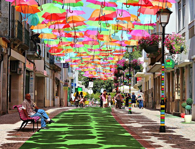 ART-Installation-Parapluie-Portugal - Le blog de EasyDoor