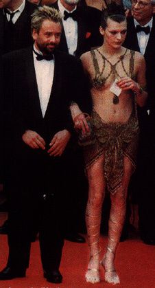 Luc Besson avec Milla Jovovich au festival de Cannes 1997 (Le 5e élément est le film d'ouverture)