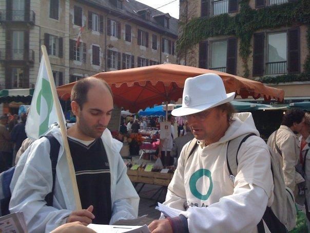 Militants des Amis de la Terre et de Greenpeace