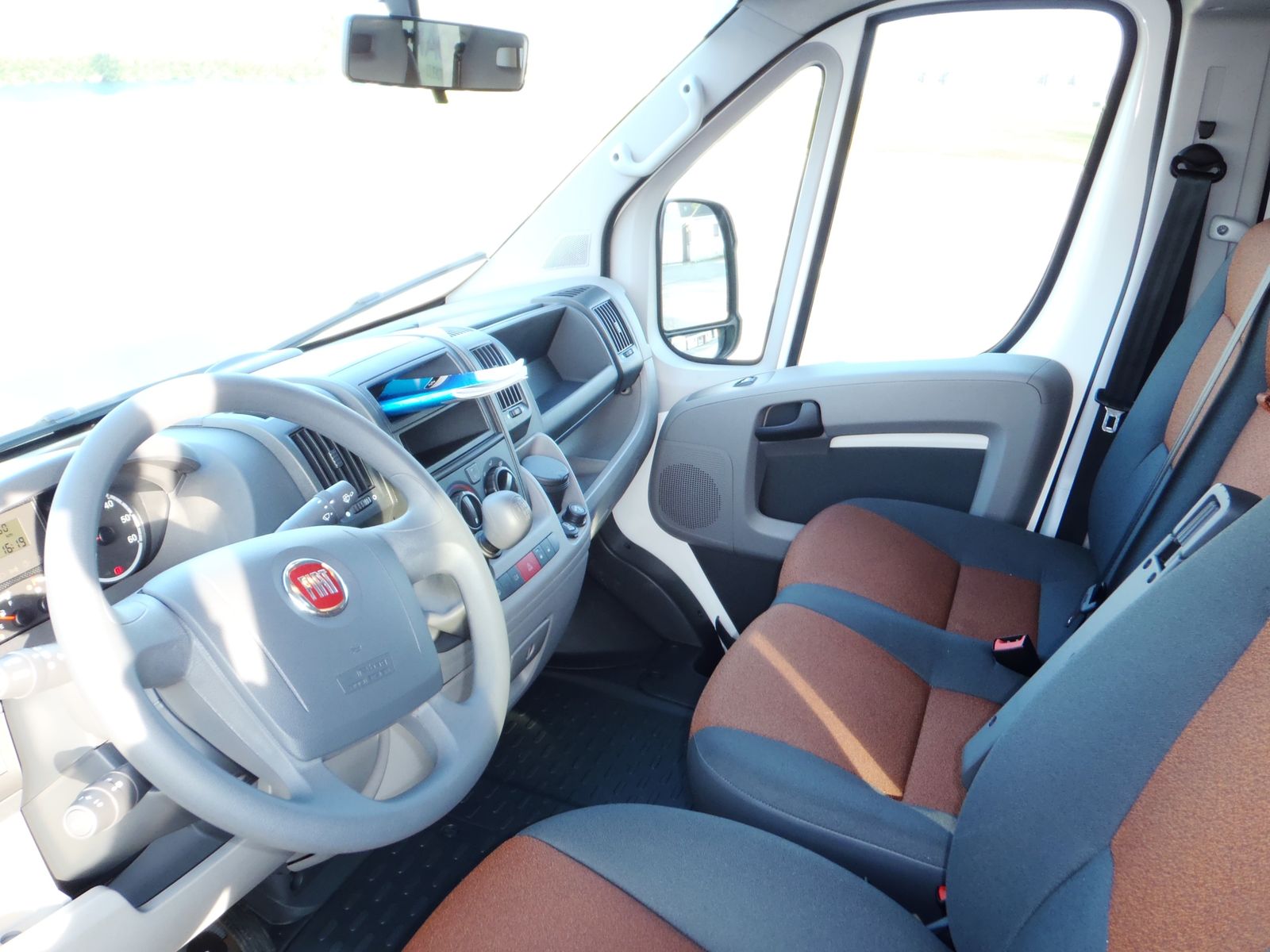 Minibus Communal vue 5