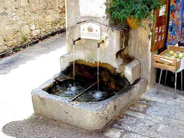 La-fontaine-Perenne--640x480-.jpg