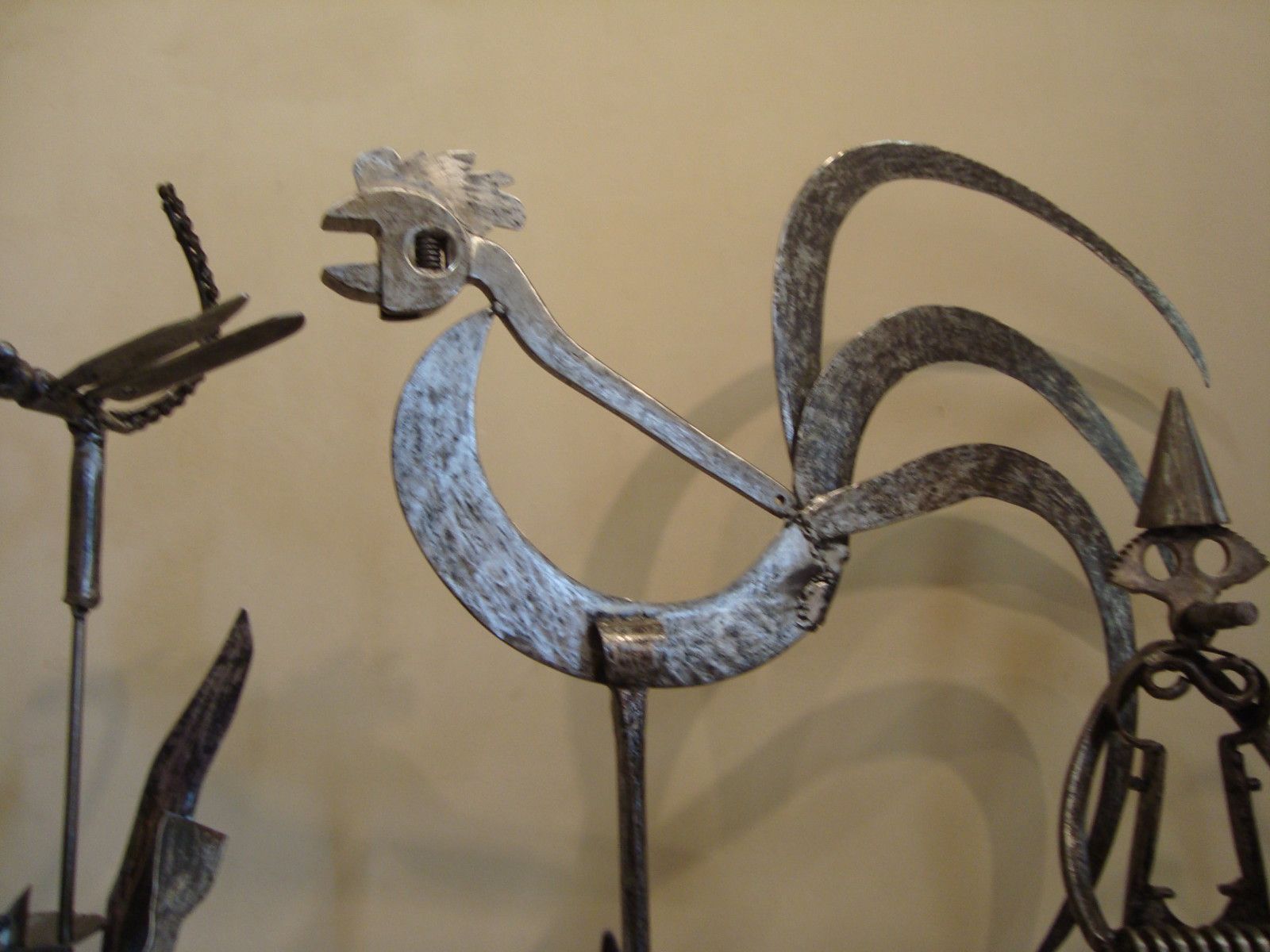 Sculptures d'outils de récupération - POINT MULTIMEDIA de Rieux Minervois