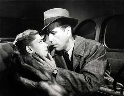 Lauren Bacall et Humphrey Bogart dans « Le grand Sommeil » tiré du roman de Raymond Chandler.Distribué par Les Grands Films Classiques Lauren Bacall et Humphrey Bogart dans « Le grand Sommeil » tiré du roman de Raymond Chandler.Distribué par Les Grands Films Classiques
