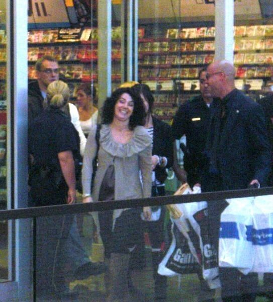 jonas-brothers-northpark-shoppers (12) 0