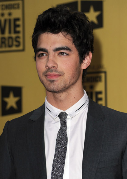 nick-joe-jonas-critics-choice (5)