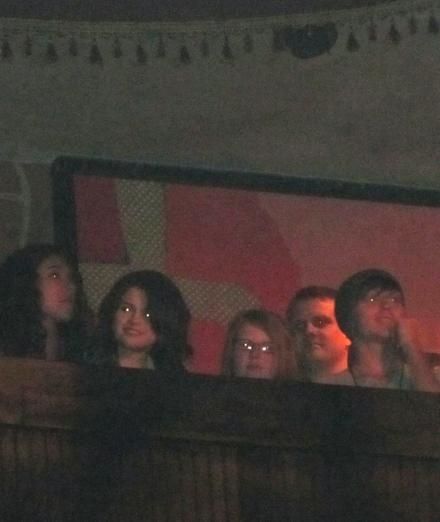 nick-jonas-adnministration-selena-gomez--17-.jpg