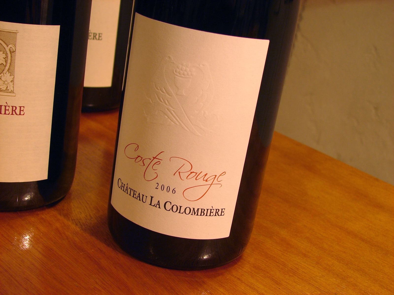 Gros plan de Coste rouge Fronton du Château la Colombière en biodynamie. Chateau la Colombière Fronton Coste Rouge