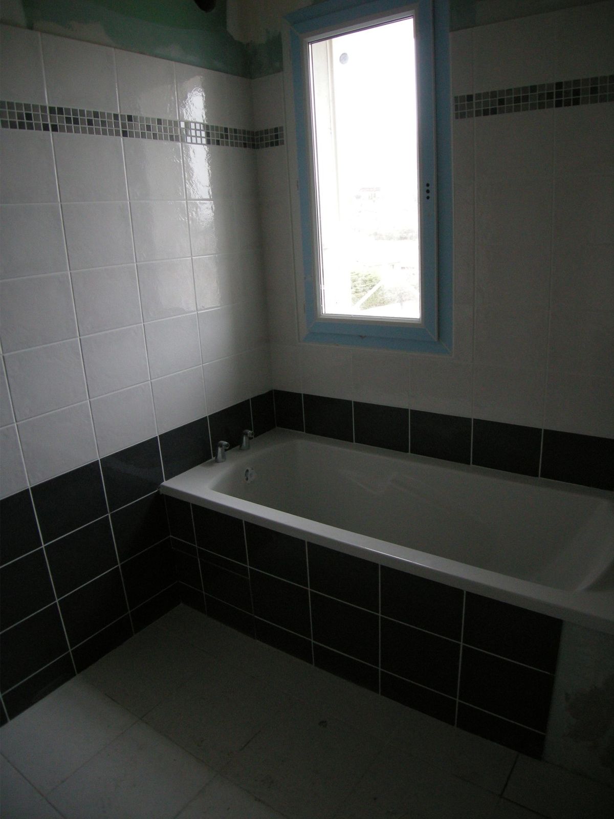 Faience salle de bain marron et blanc: salle de bain taupe et ...