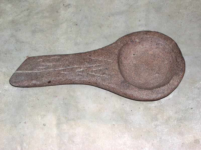 préhistoire expérimentale : lampe de Lascaux reconstituée par Hervé Beaudouin préhistoire en Lorraine : lampe de Lascaux reconstituée par Hervé Beaudouin