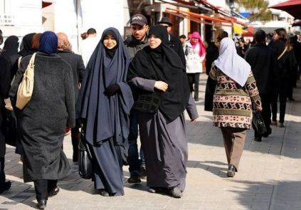 femmes-voilees--tunis-le-28-fevrier-2012.jpg