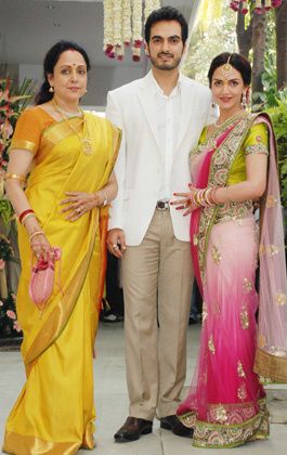 Esha-Deol-Engagement----Fashion-India-Blog-Saree-2.jpg