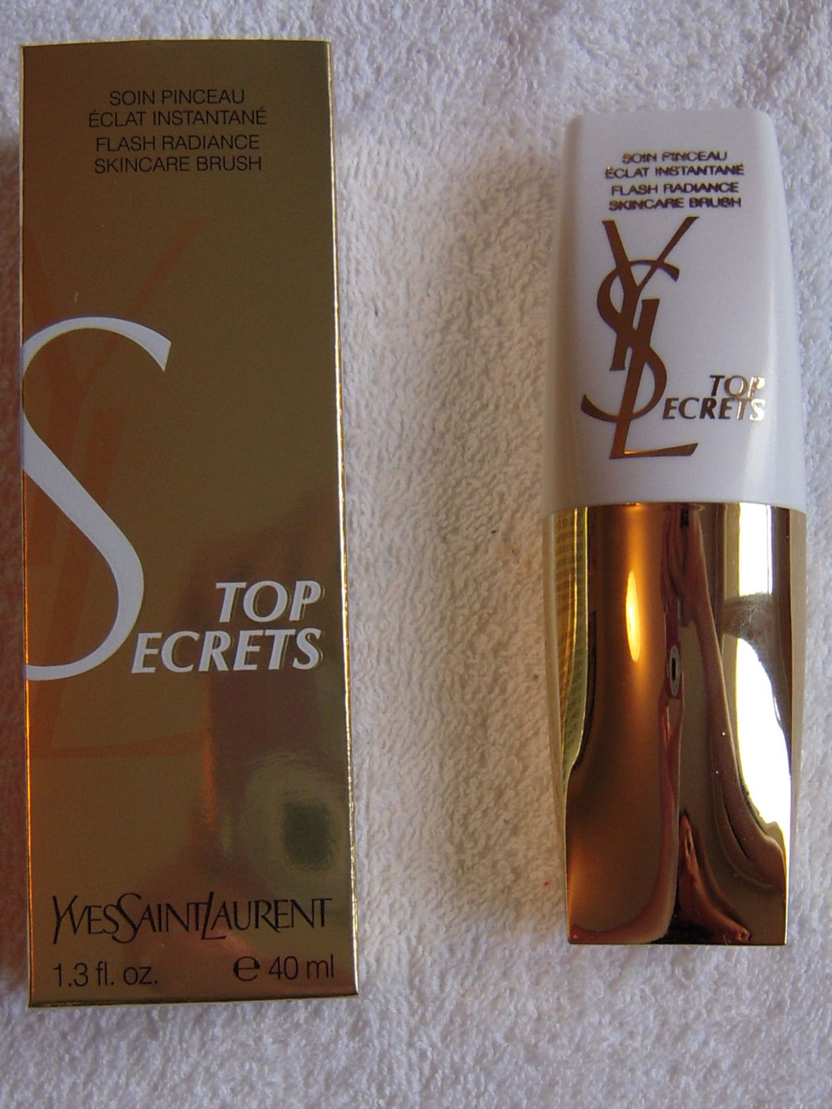 Yves Saint Laurent (YSL) - Top Secrets Flash Radiance Skin Brush - Le blog  de Beauty Addict