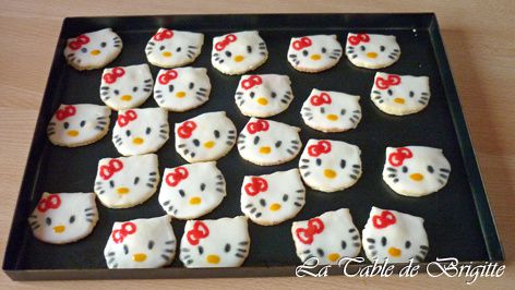 hello-kitty-biscuits