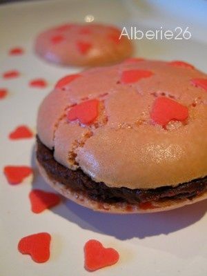 macarons-love.jpg
