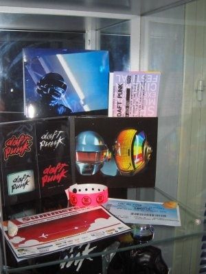 DAFT VITRINE