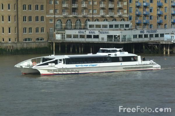 31 08 31---Catamaran-Hurricane-Clipper--The-River-Thames--L