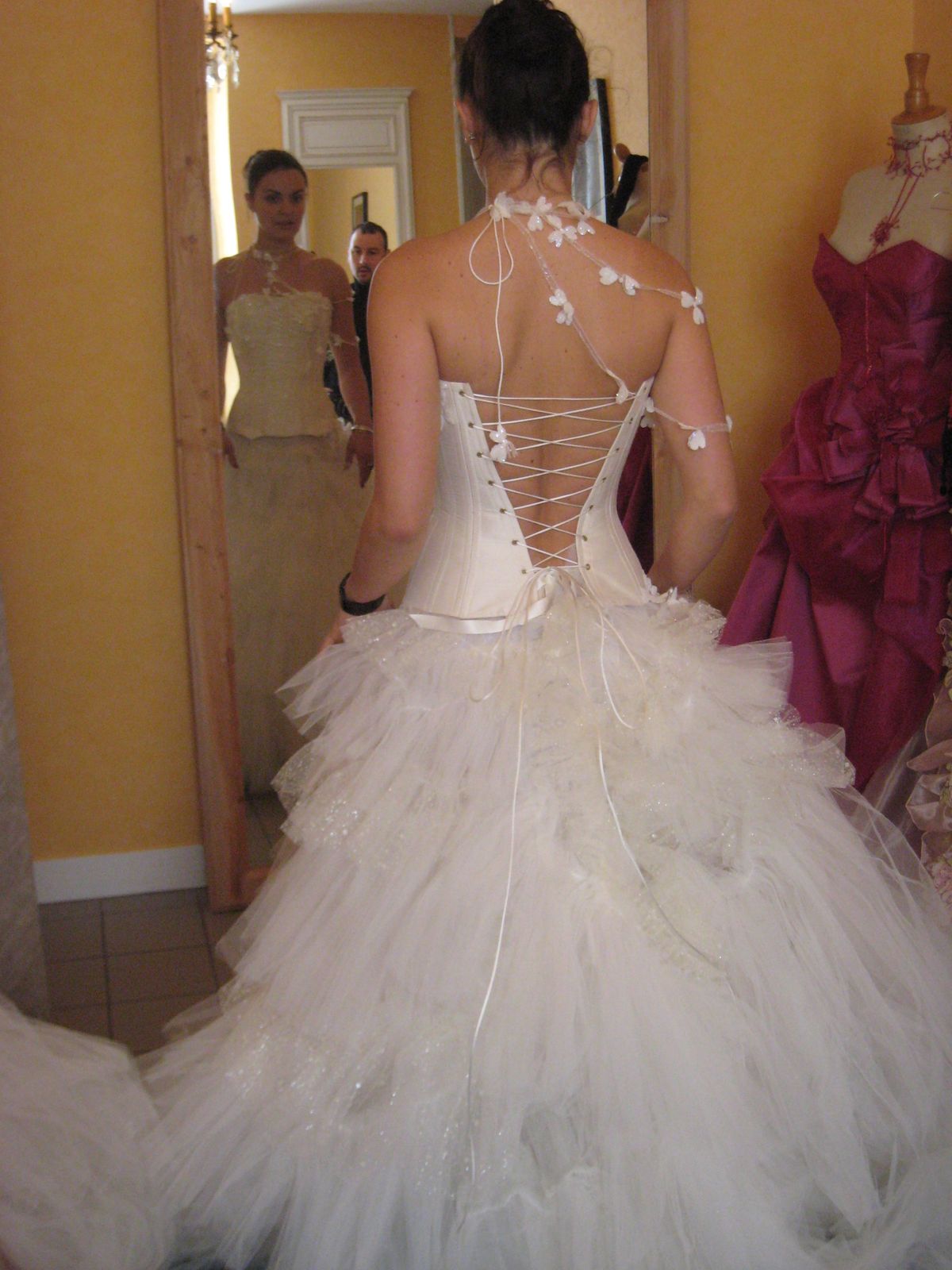 essayage du corset Tout allait presque bien jusqu' la peinture final du kamon premier essayage de la ceinture, le moment de doute mais ( je veux bien tre serr e dans un corset mais avoir ma poitrine qui remonte jusque sous le menton et les seins compress s dans des coques rembourr es qui ont. essayage du corset Tout allait presque bien jusqu' la peinture final du kamon premier essayage de la ceinture, le moment de doute mais ( je veux bien tre serr e dans un corset mais avoir ma poitrine qui remonte jusque sous le menton et les seins compress s dans des coques rembourr es qui ont.