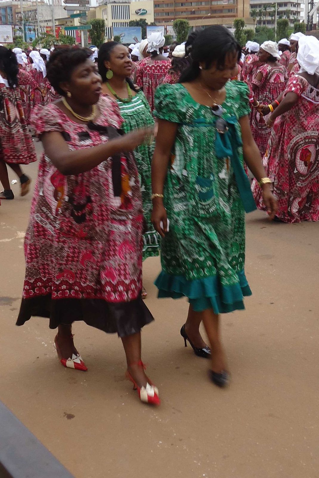 Le Pagne du 8 mars et la Femme au Cameroun - Le blog de fryou