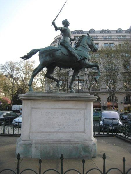 Paris VIIIème Devant l'église St Augustin (4)