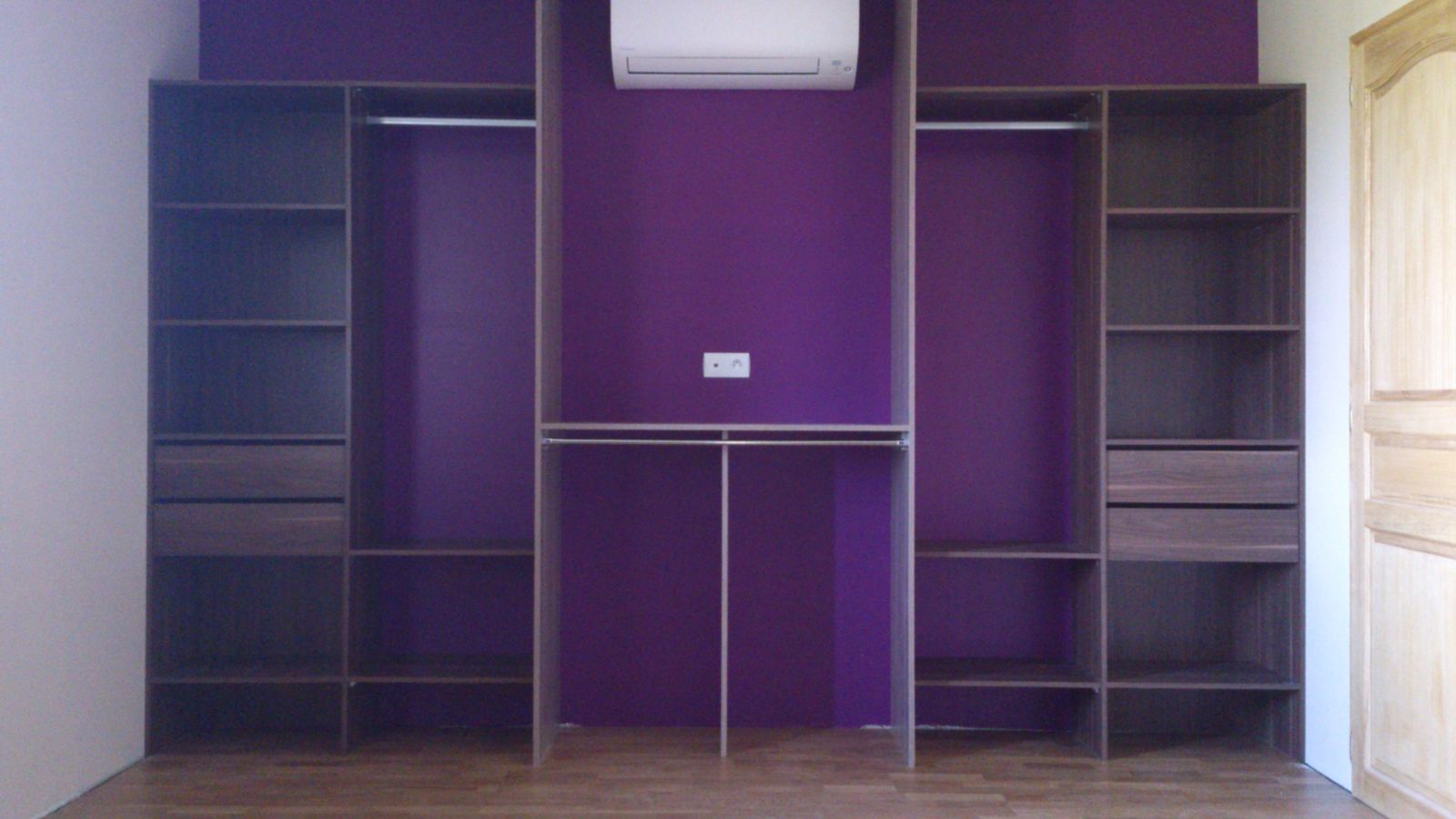 Pose du parquet et du dressing dans la chambre renovation d'une ...