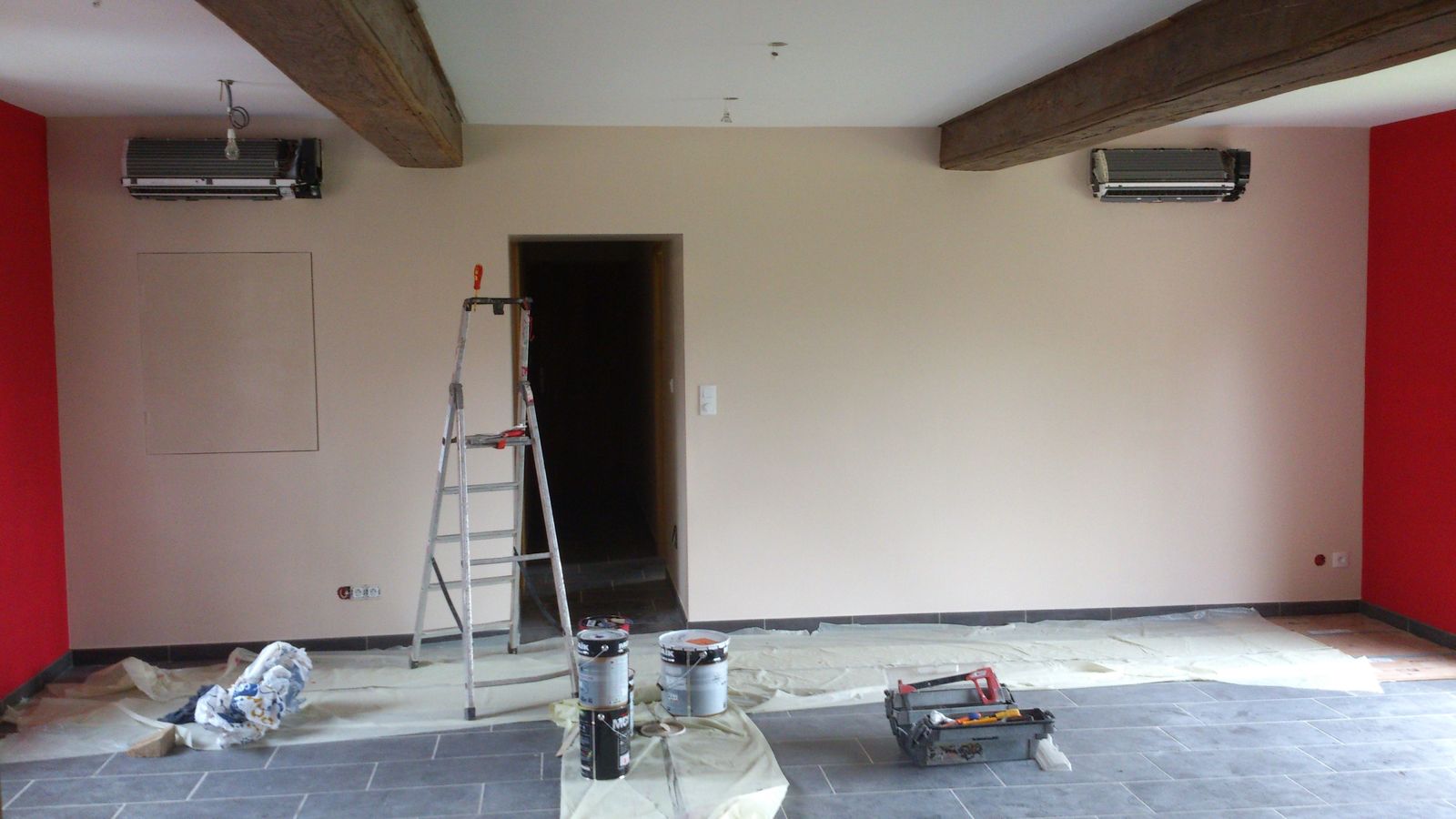 Salle a manger mur rouge: salle à manger avec un mur rouge ...