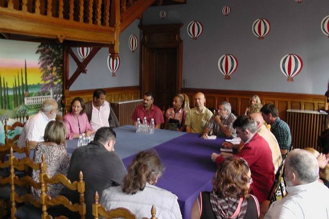 SR-mairie-table-ronde.jpg