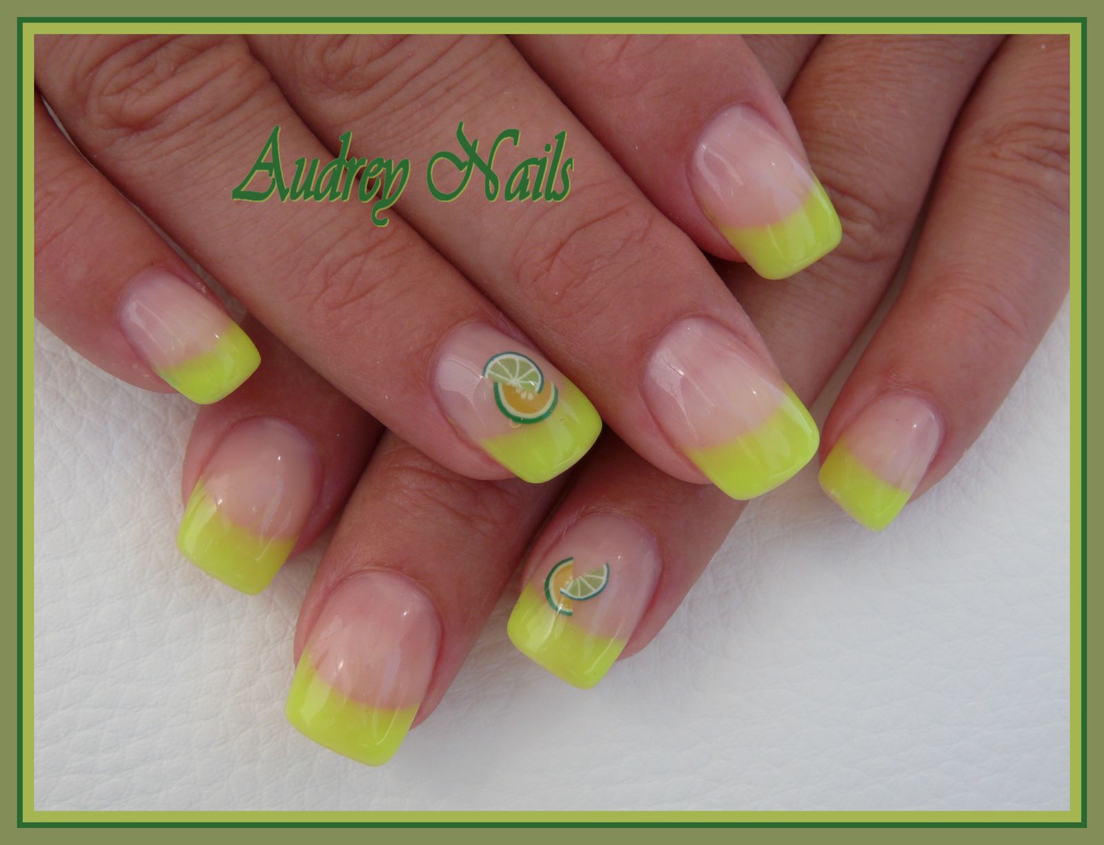 French jaune fluo + fruits - Les Ongles d'Audrey 91