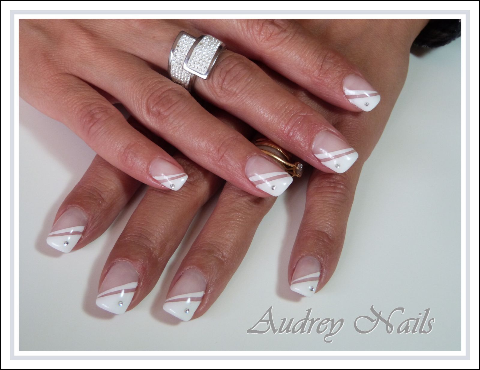 French biseautÃ© blanche + liner blanc + strass