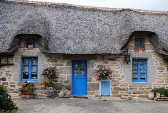 maisons-bretonnes-nevez-france-1067686978-1341870.jpg