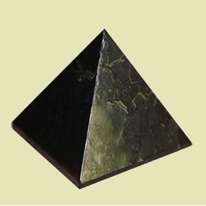 31190-pyramide-pierre-de-shungite-1
